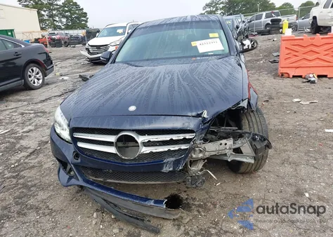 2015 Mercedes-Benz C 300 4Matic/Luxury 4Matic/Sport 4Matic z USA, uszkodzony, nr VIN 55SWF4KB6FU038890